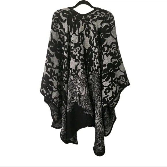 Marc New York Andrew Marc Black Gray Floral Knit Poncho Cape Wrap One Size - Picture 2 of 9